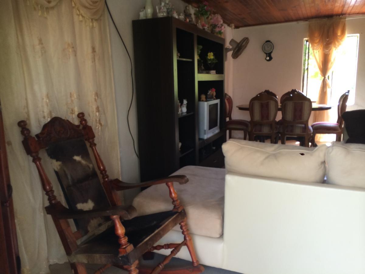 Posada Miss Portia South West Bay 外观 照片