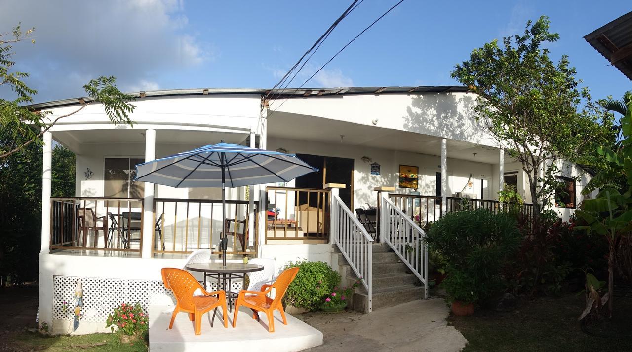 Posada Miss Portia South West Bay 外观 照片